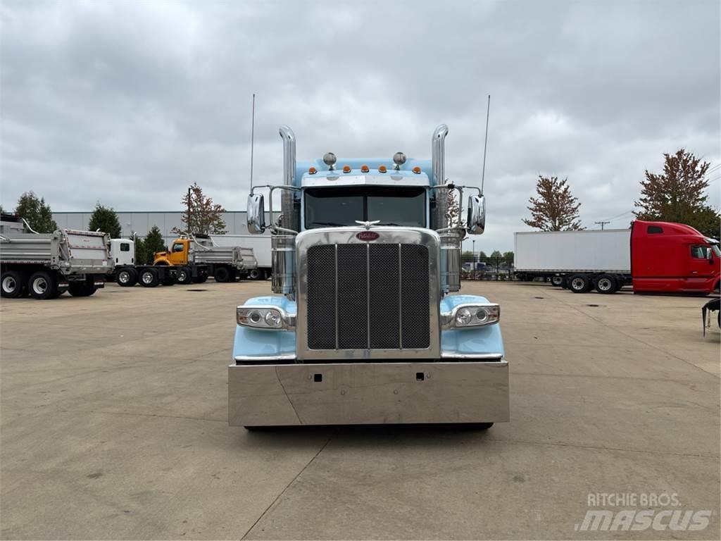 Peterbilt 389 Trekkers