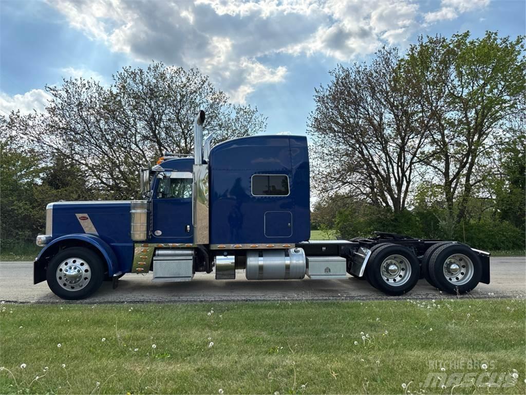 Peterbilt 389 Trekkers