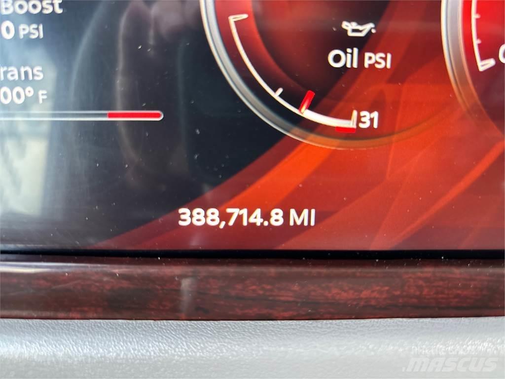 Peterbilt 389 Trekkers