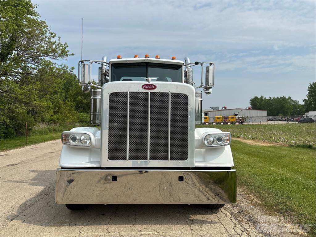 Peterbilt 389 Trekkers