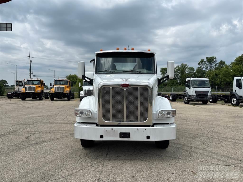 Peterbilt 567 Trekkers