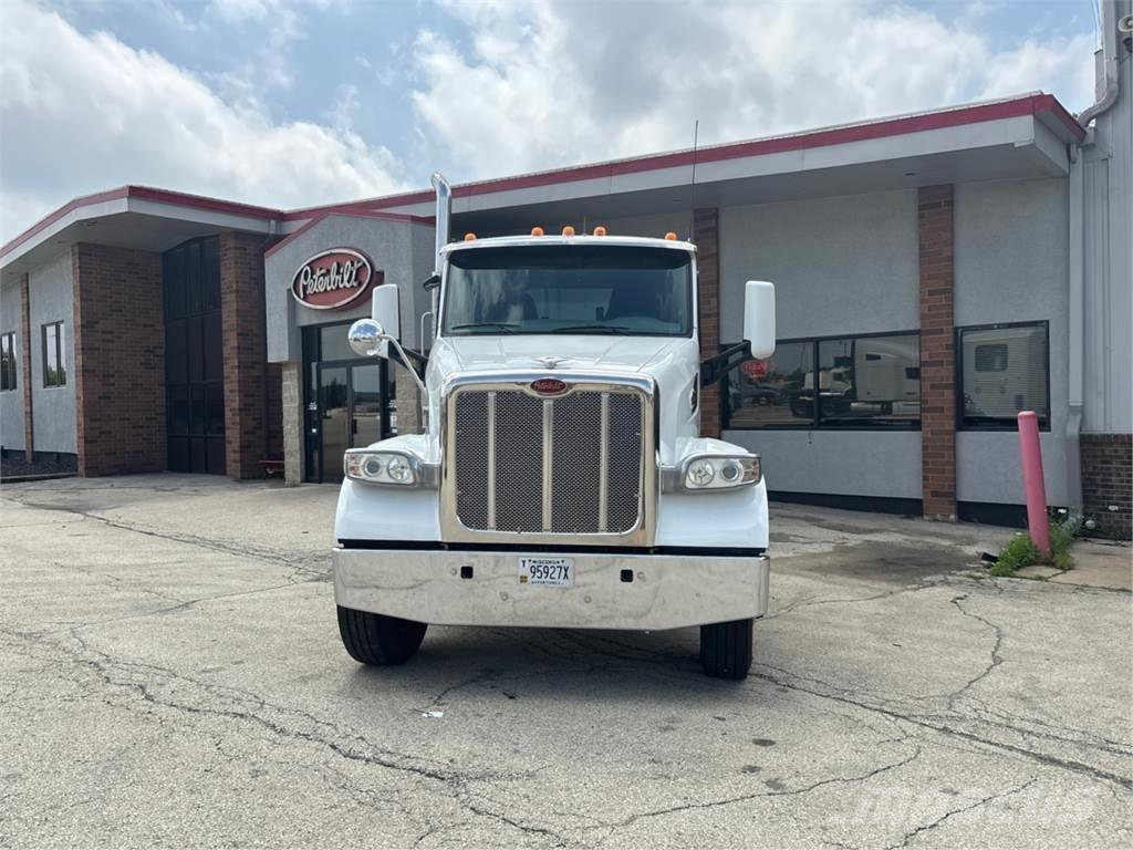 Peterbilt 567 Trekkers