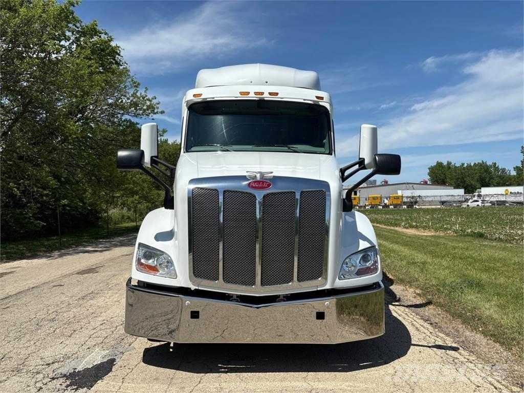 Peterbilt 579 Trekkers