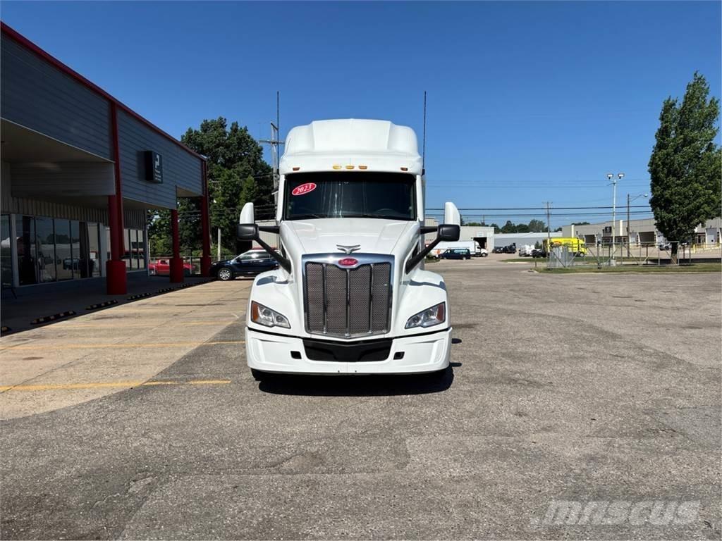 Peterbilt 579 Trekkers