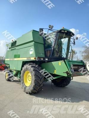 John Deere 2256 2WD Maaidorsmachines