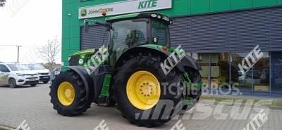 John Deere 6210R Tractoren