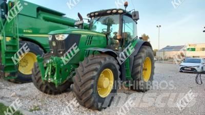 John Deere 6215R Tractoren