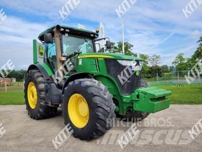 John Deere 7230R Tractoren