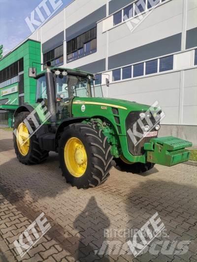 John Deere 8230 Tractoren