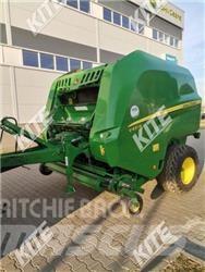 John Deere V451 R Ronde-balenpersen