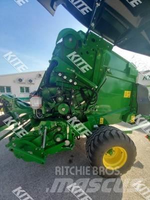 John Deere V451M Ronde-balenpersen