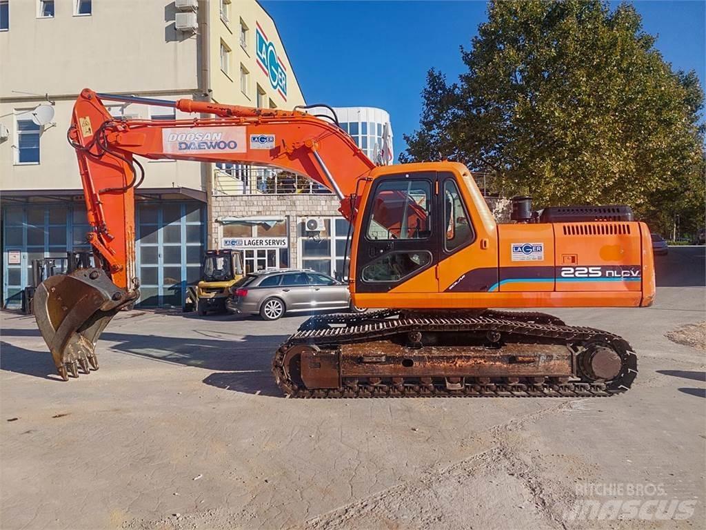 Doosan SOLAR 225NLC-V Rupsgraafmachines