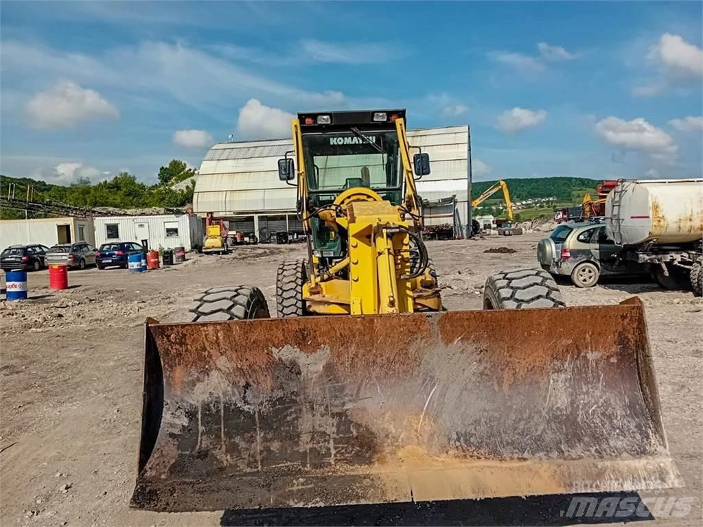 Komatsu GD655-3A Graders