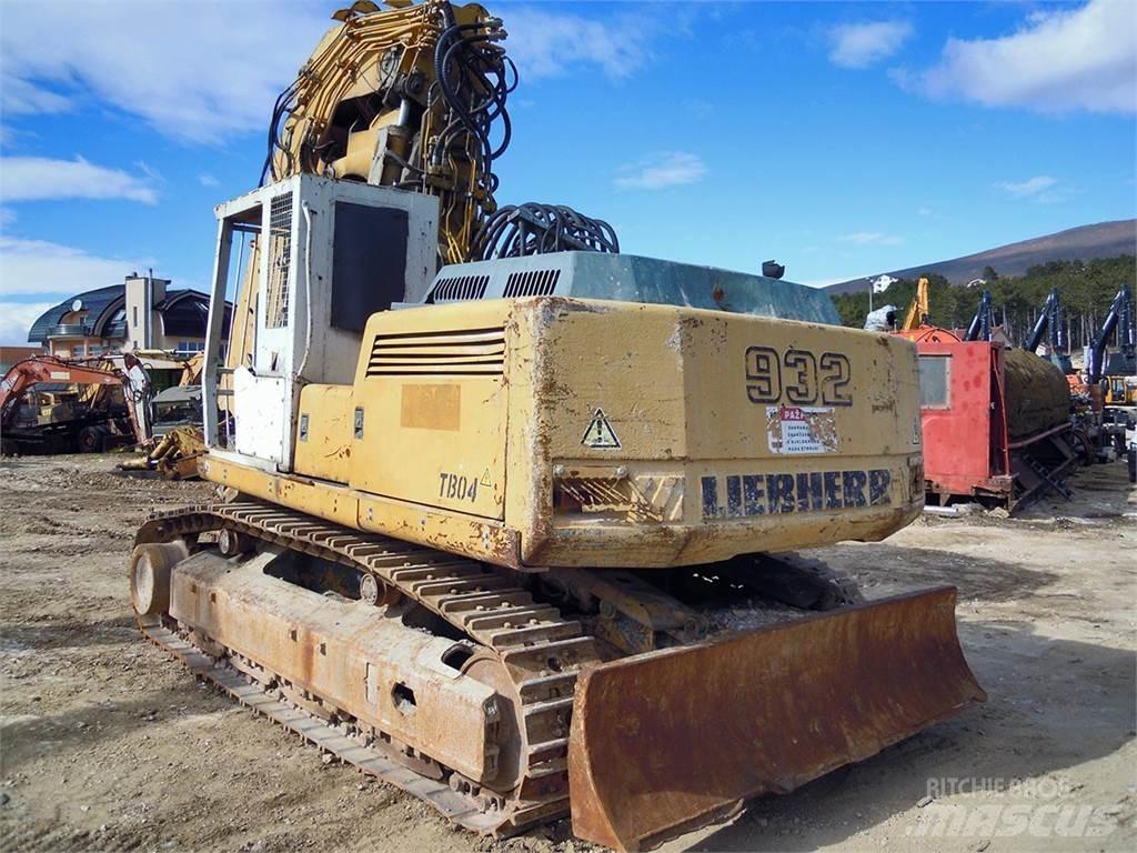 Liebherr R932 T Rupsgraafmachines