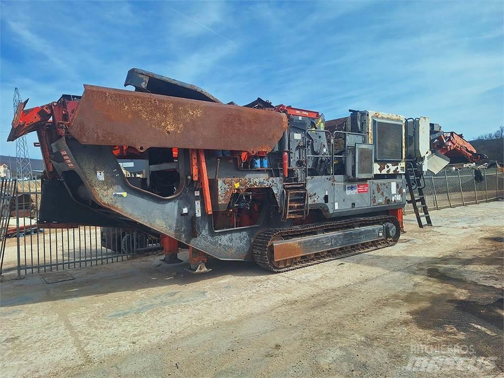 Sandvik QI 240 Mobile crushers