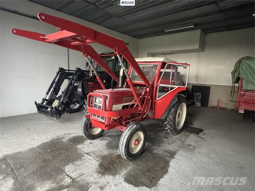 International 444 Tractoren