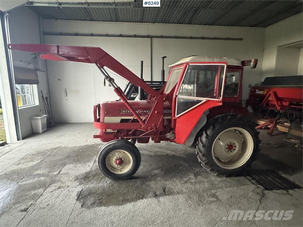 International 444 Tractoren