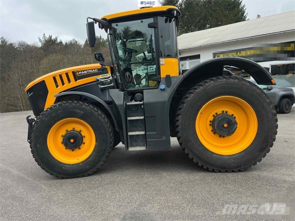 JCB Fastrac 8330 Tractoren