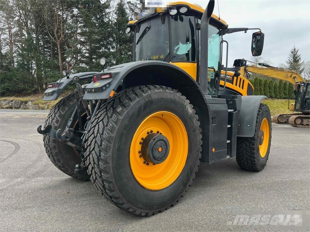 JCB Fastrac 8330 Tractoren