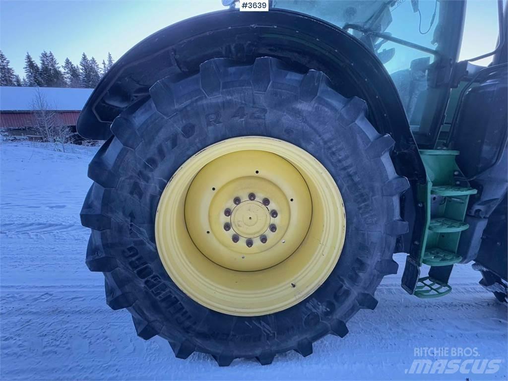 John Deere 6215R Tractoren