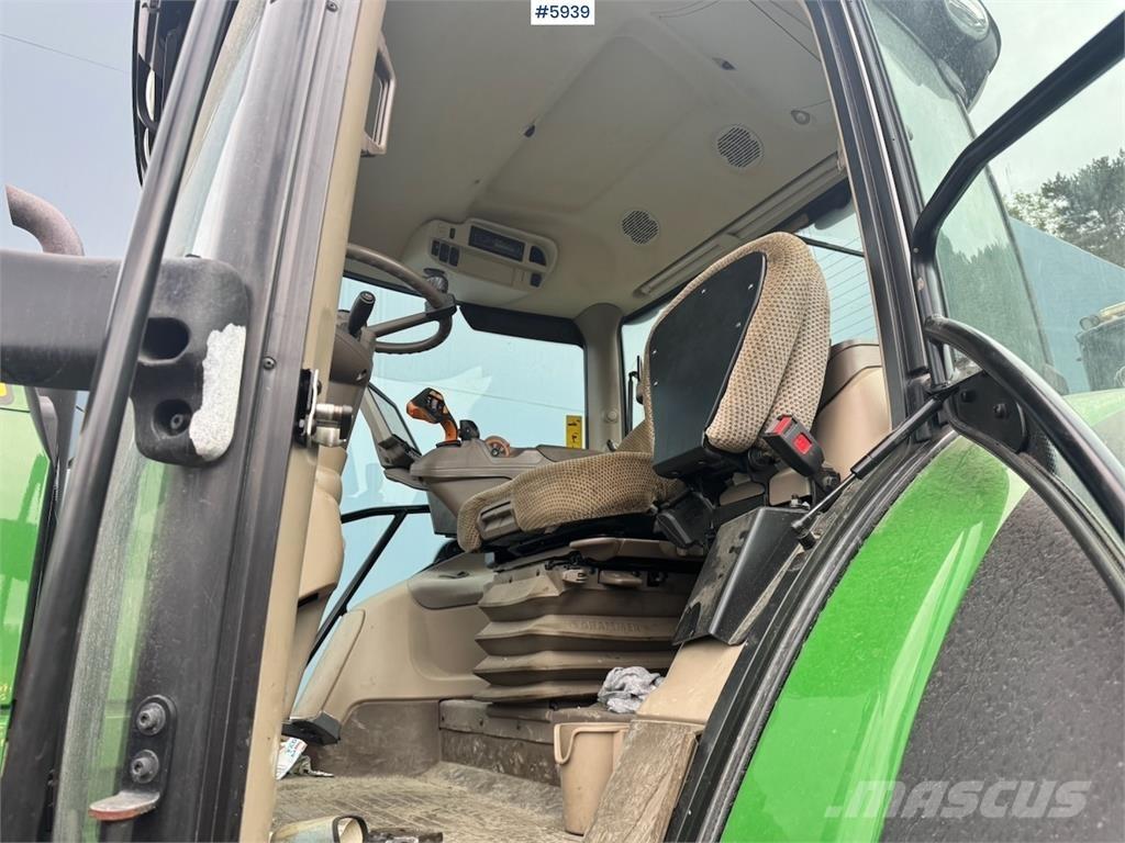 John Deere 6215R Tractoren