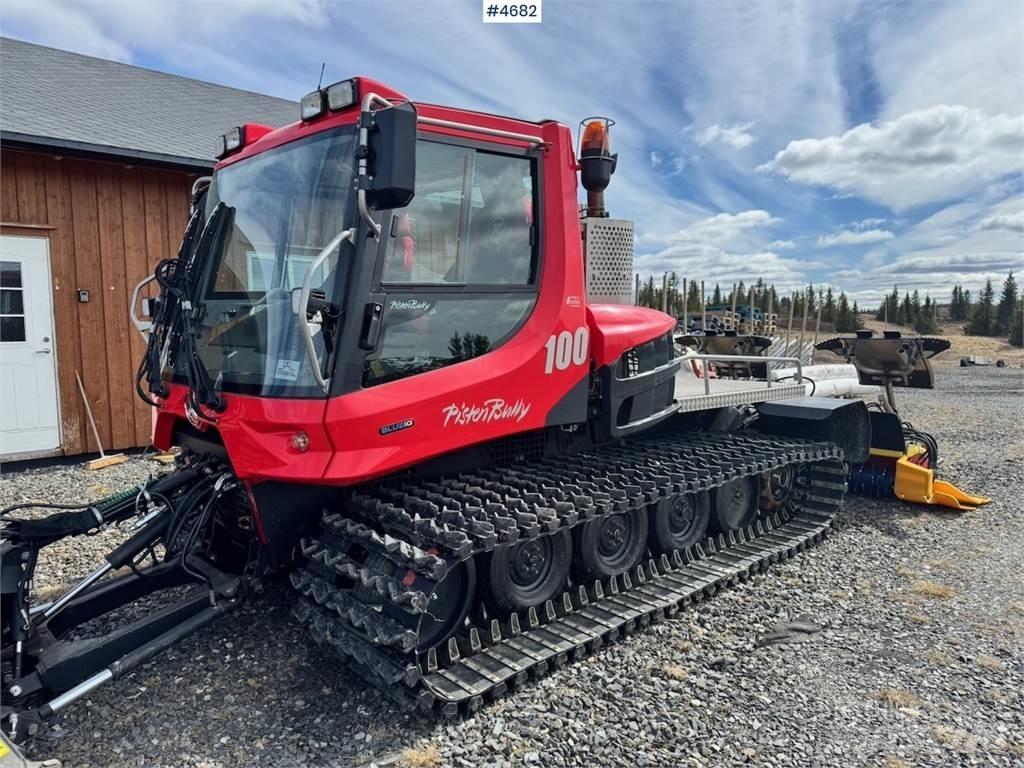  Pisten Bully 100 Sneeuwschuivers en -ploegen