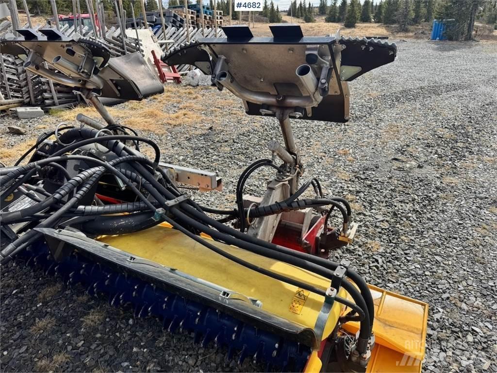  Pisten Bully 100 Sneeuwschuivers en -ploegen