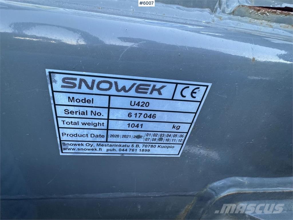 Snowek U420 Sneeuwschuivers en -ploegen