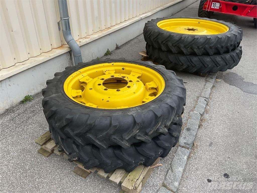  230/95R32 - 270/95R44 Banden, wielen en velgen