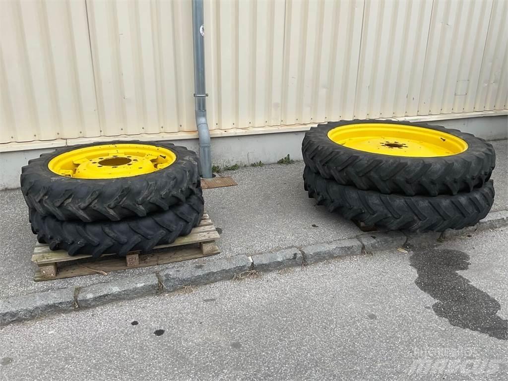  230/95R32 - 270/95R44 Banden, wielen en velgen