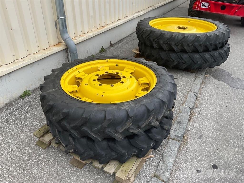  230/95R32 - 270/95R44 Banden, wielen en velgen