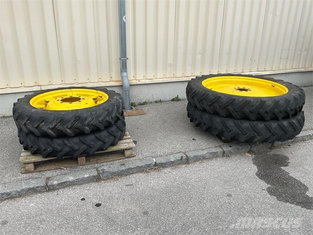 230/95R32 - 270/95R44 Banden, wielen en velgen