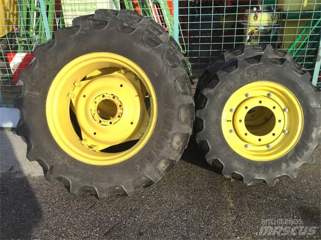  280/85R20 - 340/85R28 Banden, wielen en velgen