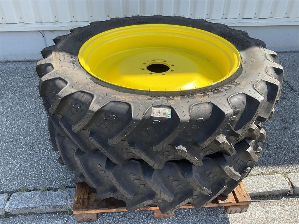 BKT 320/85R36 Banden, wielen en velgen