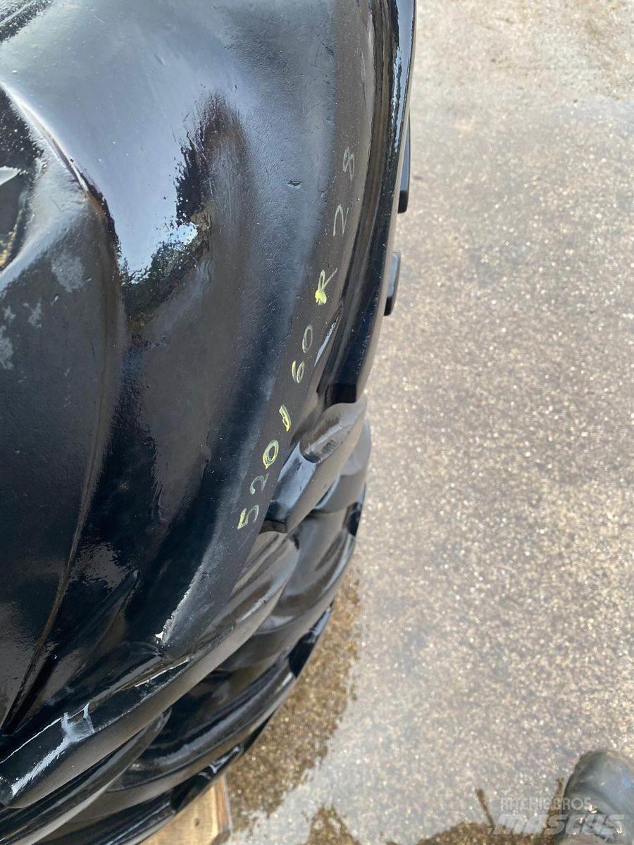 BKT 650/60R38 Banden, wielen en velgen
