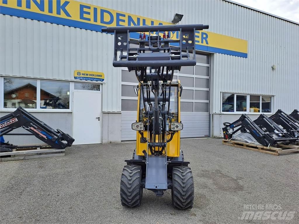 Eurotrac W 11 Voorladers en gravers