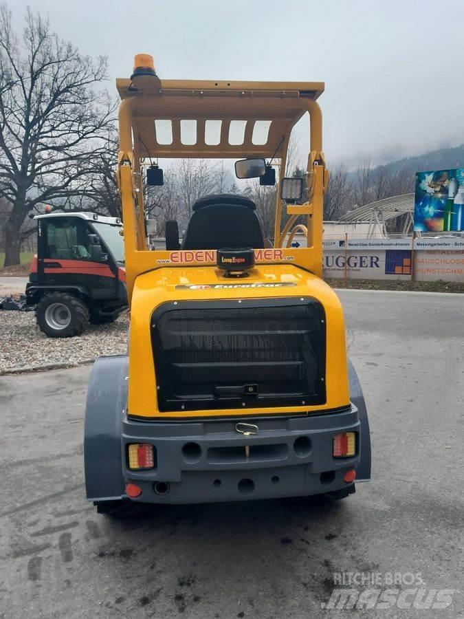 Eurotrac W12 F Voorladers en gravers