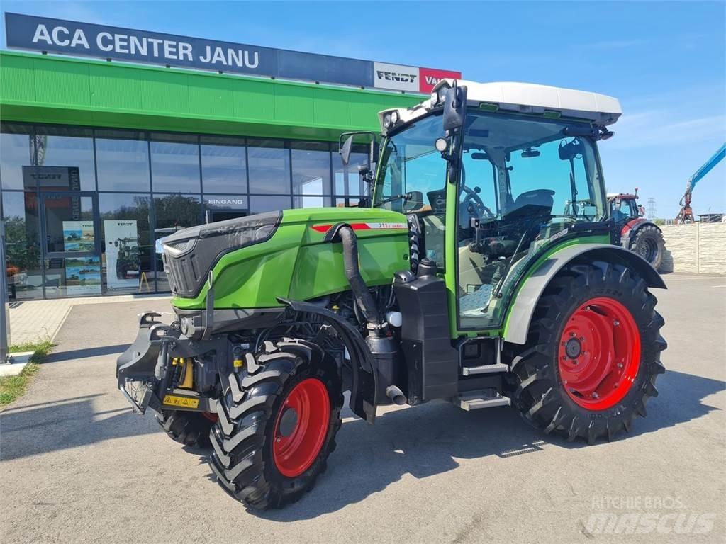 Fendt 211 Vario F Tractoren