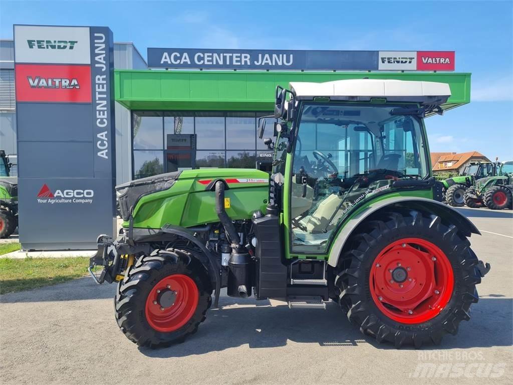 Fendt 211 Vario F Tractoren