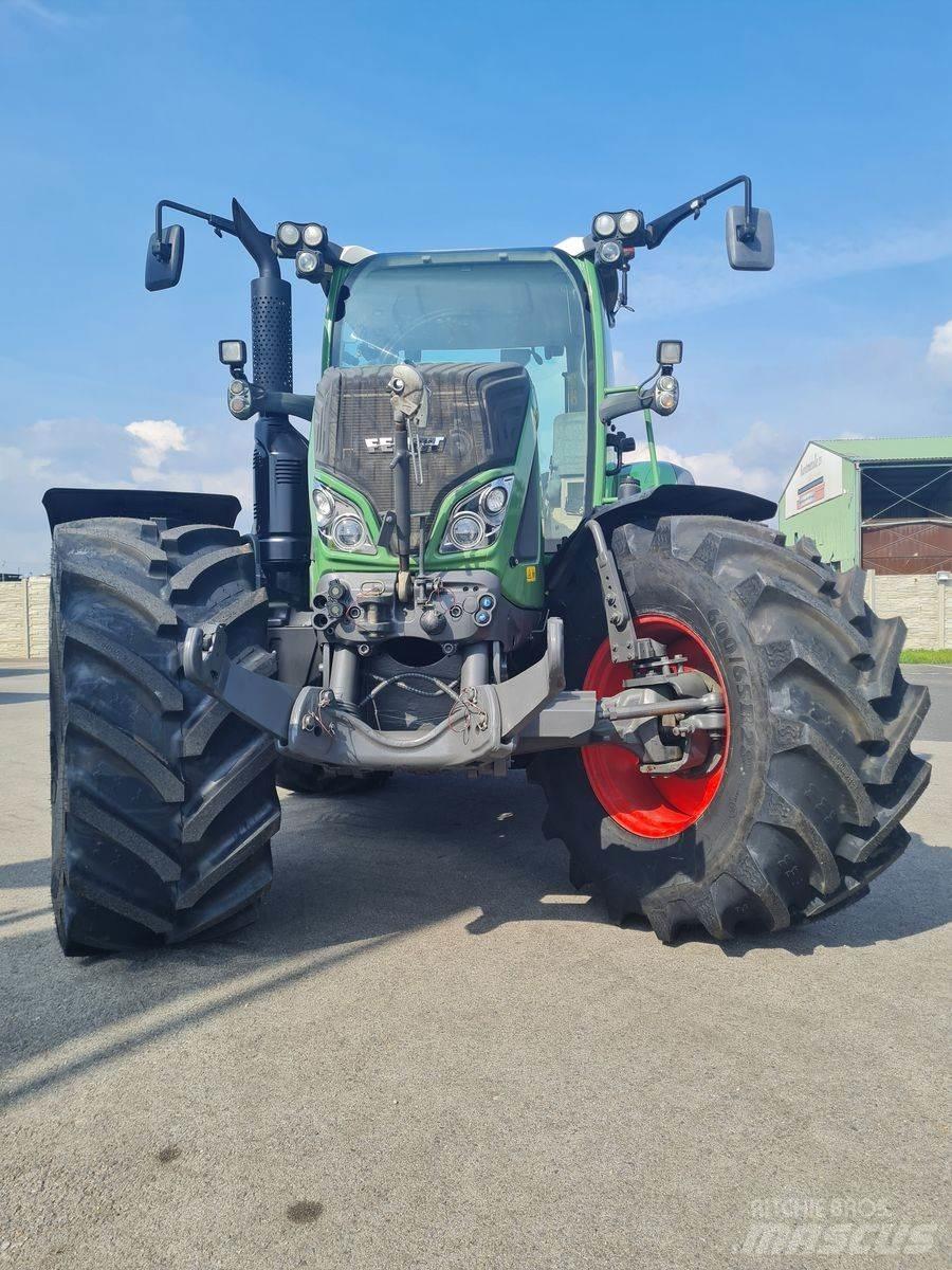 Fendt 718 Vario Tractoren