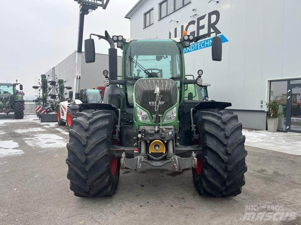 Fendt 718 Vario Tractoren