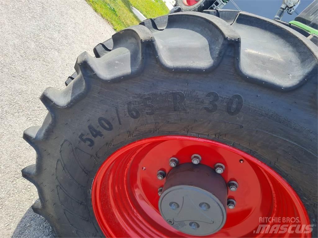 Fendt 724 Vario Tractoren