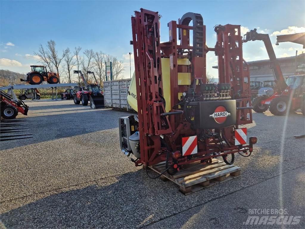 Hardi Mega 12 Getrokken spuitmachines