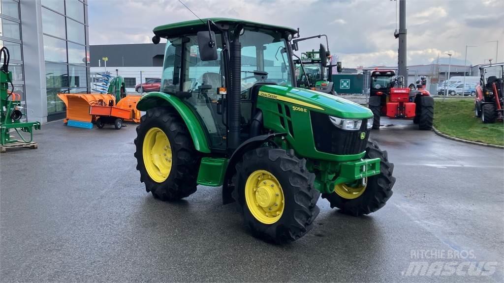 John Deere 5058E Tractoren