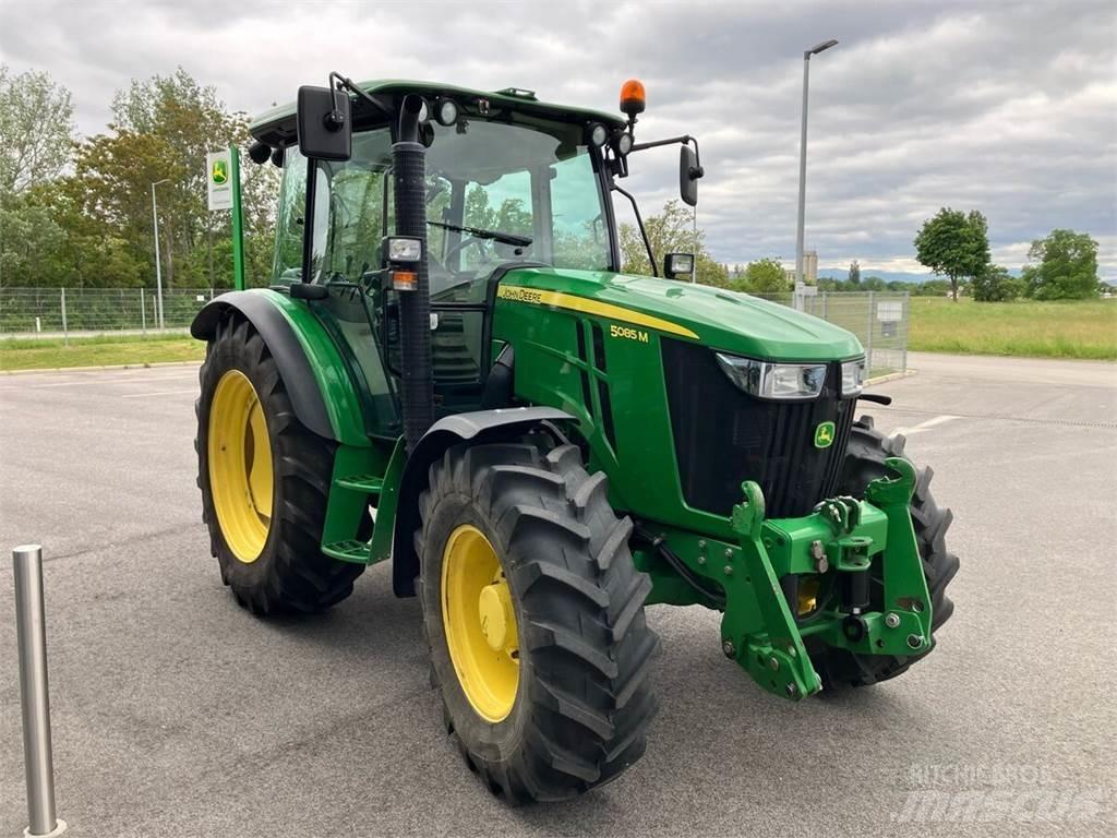 John Deere 5085M Tractoren