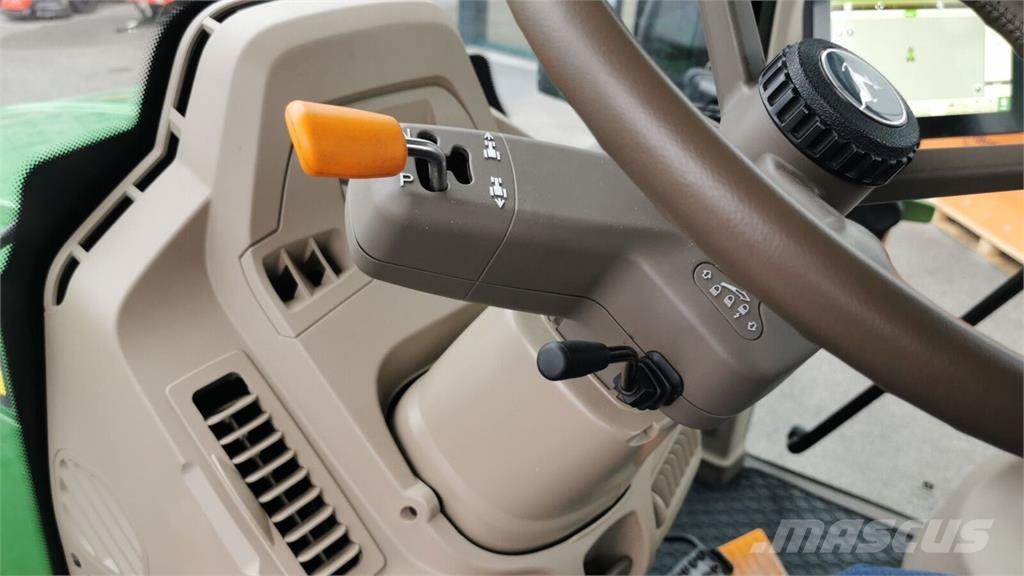 John Deere 6120M Tractoren