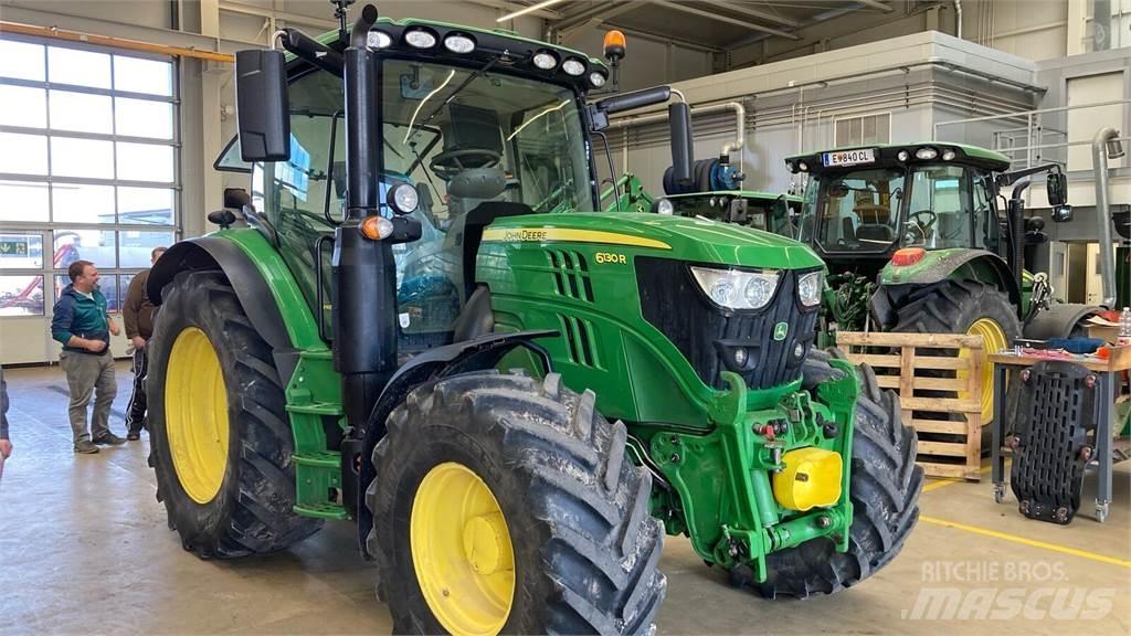 John Deere 6130R Tractoren