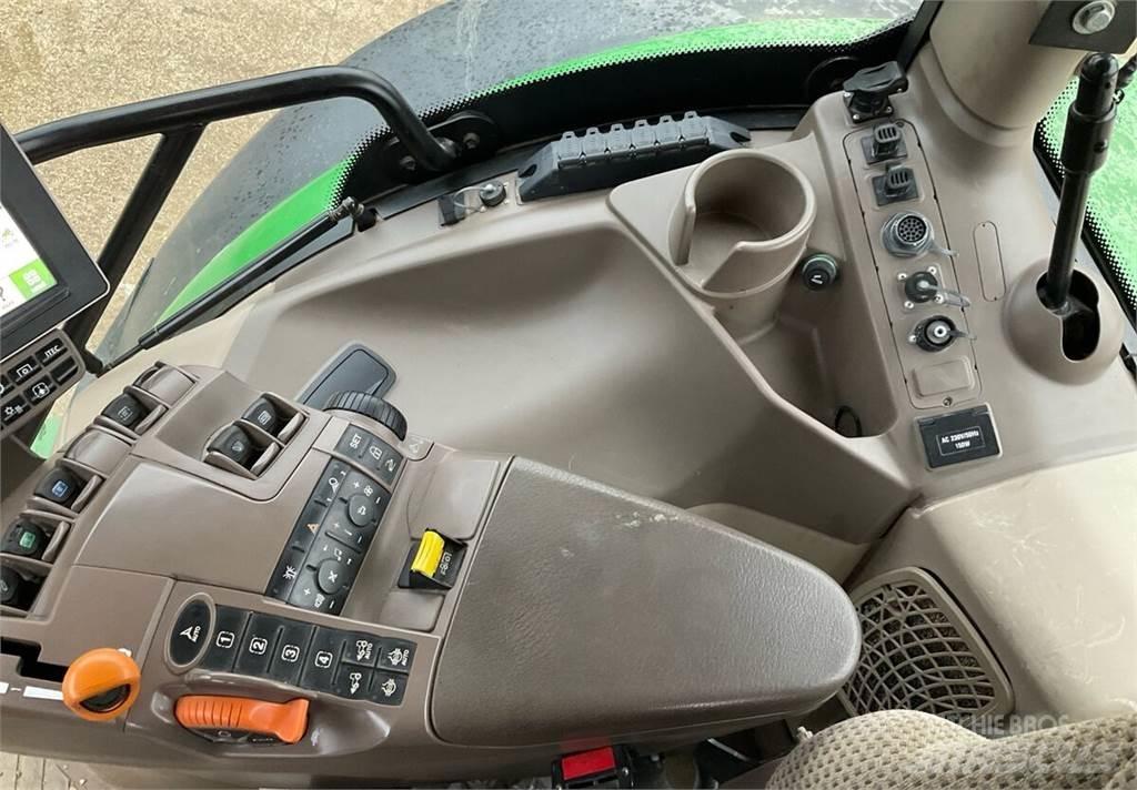 John Deere 6215R Tractoren