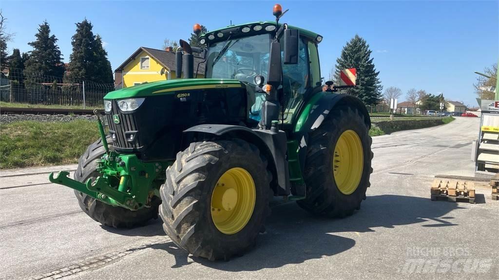 John Deere 6250R Tractoren