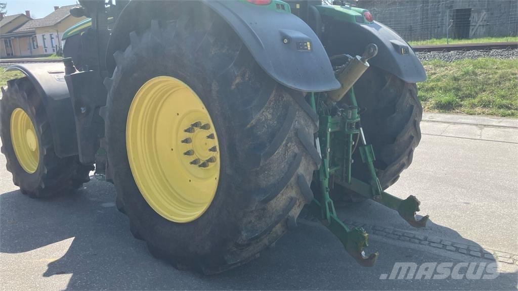 John Deere 6250R Tractoren